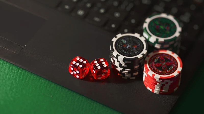 dice og casino chips